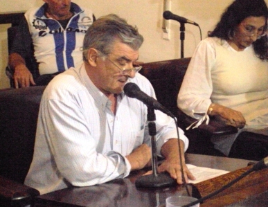 Comparan la Licencia de Ugarte con la de Chávez Comparan la Licencia de Ugarte con la de Chávez