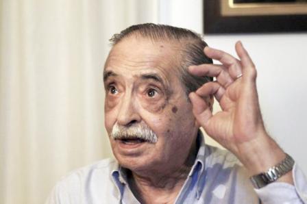 El dedo acusador de la Democracia El dedo acusador de la Democracia