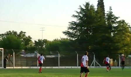 Defensores pegó primero Defensores pegó primero