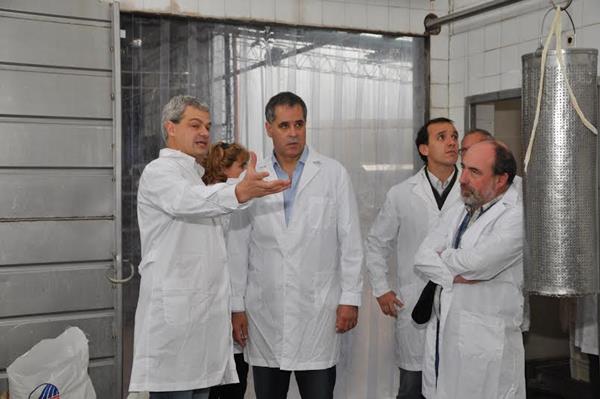 “Topo” Rodríguez en Marcos Paz: impulso al sector lácteo y a la educación agropecuaria “Topo” Rodríguez en Marcos Paz: impulso al sector lácteo y a la educación agropecuaria