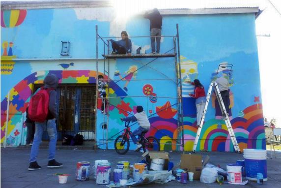 Profesora y estudiantes del IPAT realizaron un mural para la Escuela del Barrio Tunitas Profesora y estudiantes del IPAT realizaron un mural para la Escuela del Barrio Tunitas