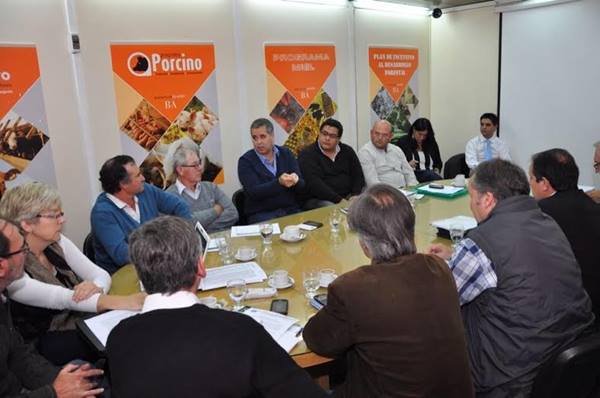 Topo Rodríguez se reunió con el campo en la Comisión de Emergencia Agropecuaria Topo Rodríguez se reunió con el campo en la Comisión de Emergencia Agropecuaria