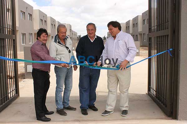 Lunghi en la entrega de viviendas del Desarrollo Palermo Norte Lunghi en la entrega de viviendas del Desarrollo Palermo Norte