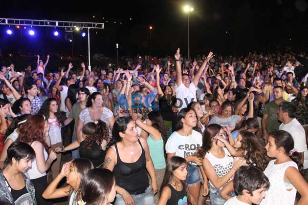 Gran marco para la “Fiesta Retro” en el Murallón del Lago Gran marco para la “Fiesta Retro” en el Murallón del Lago
