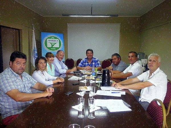 El flamante Director de Turismo ser reunió con integrantes de la Asociación de Hoteles de Tandil El flamante Director de Turismo ser reunió con integrantes de la Asociación de Hoteles de Tandil