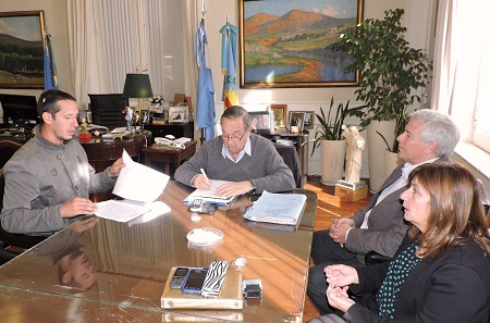El municipio firmó contrato para realizar las obras en la EP N°7 El municipio firmó contrato para realizar las obras en la EP N°7